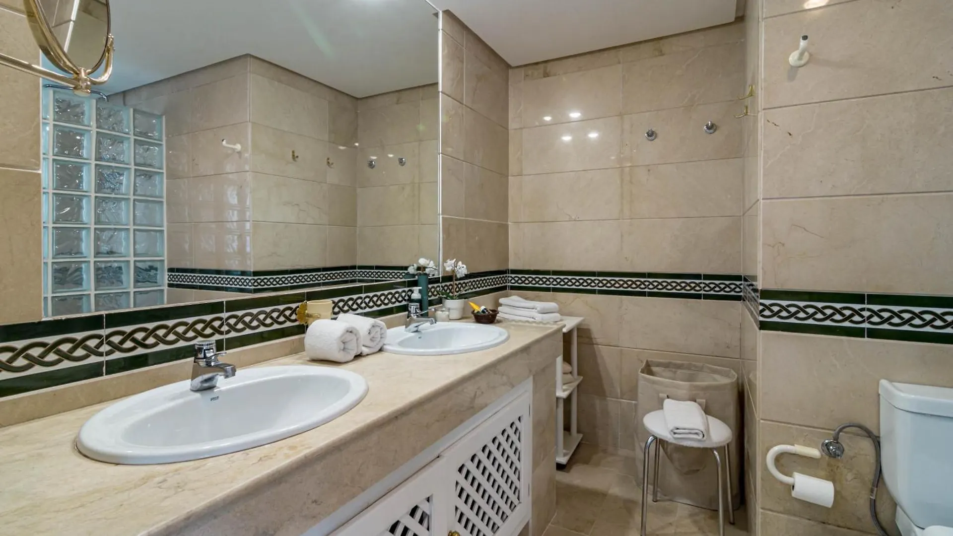 Lag - Spacious Townhouse With Private Jacuzzi And Marbella 0*,  Spain