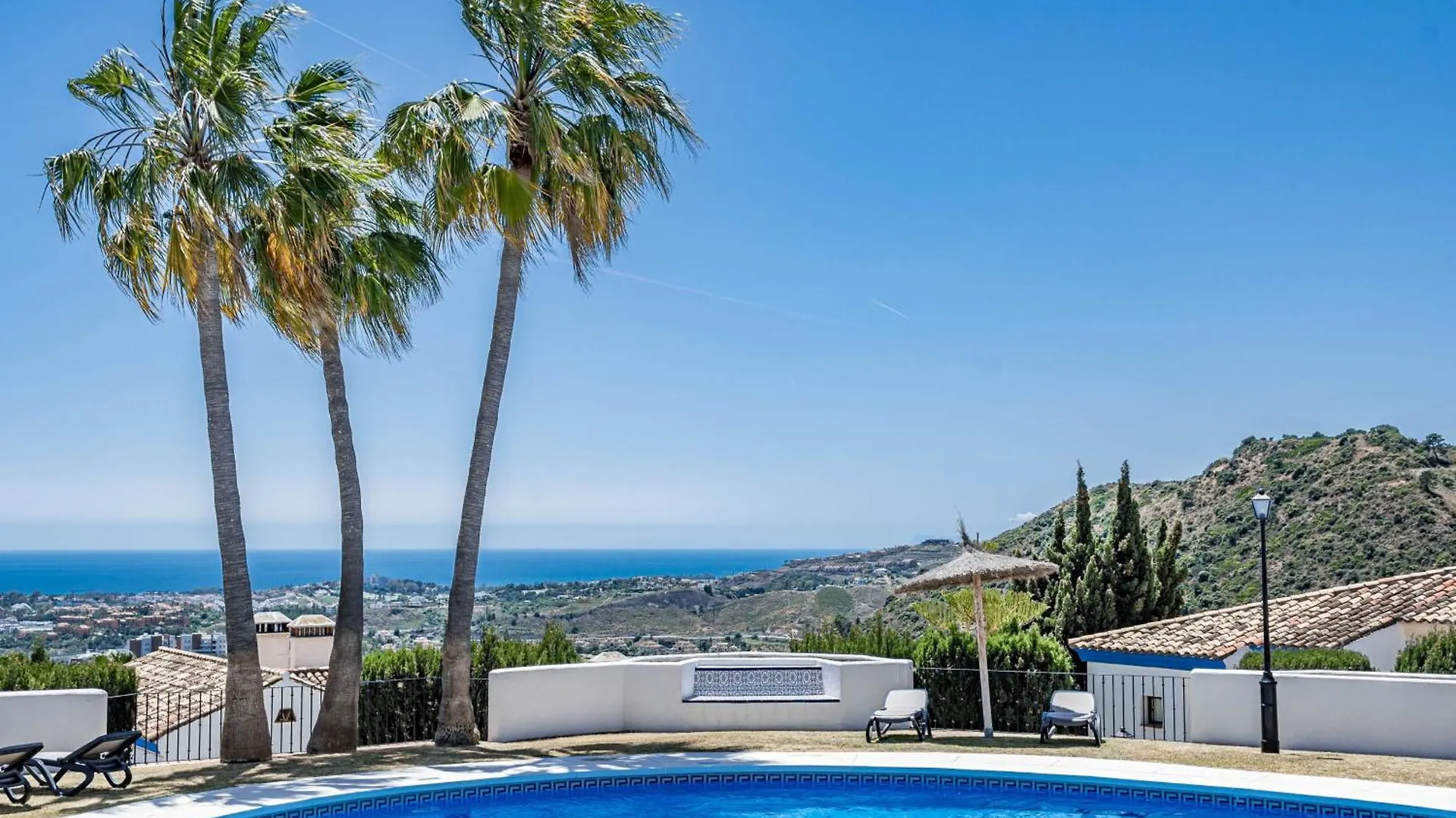 Lag - Spacious Townhouse With Private Jacuzzi And Marbella İspanya