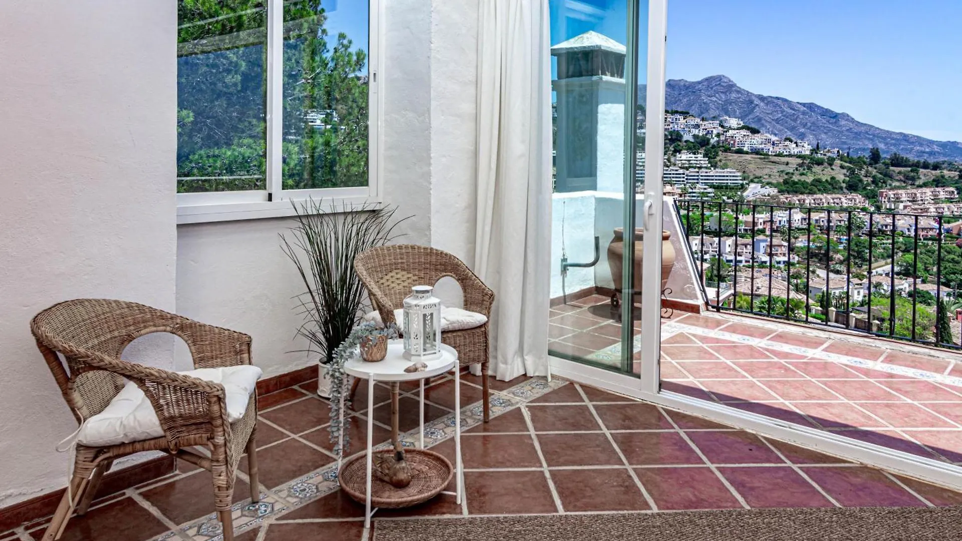 Holiday home Lag - Spacious Townhouse With Private Jacuzzi And Marbella