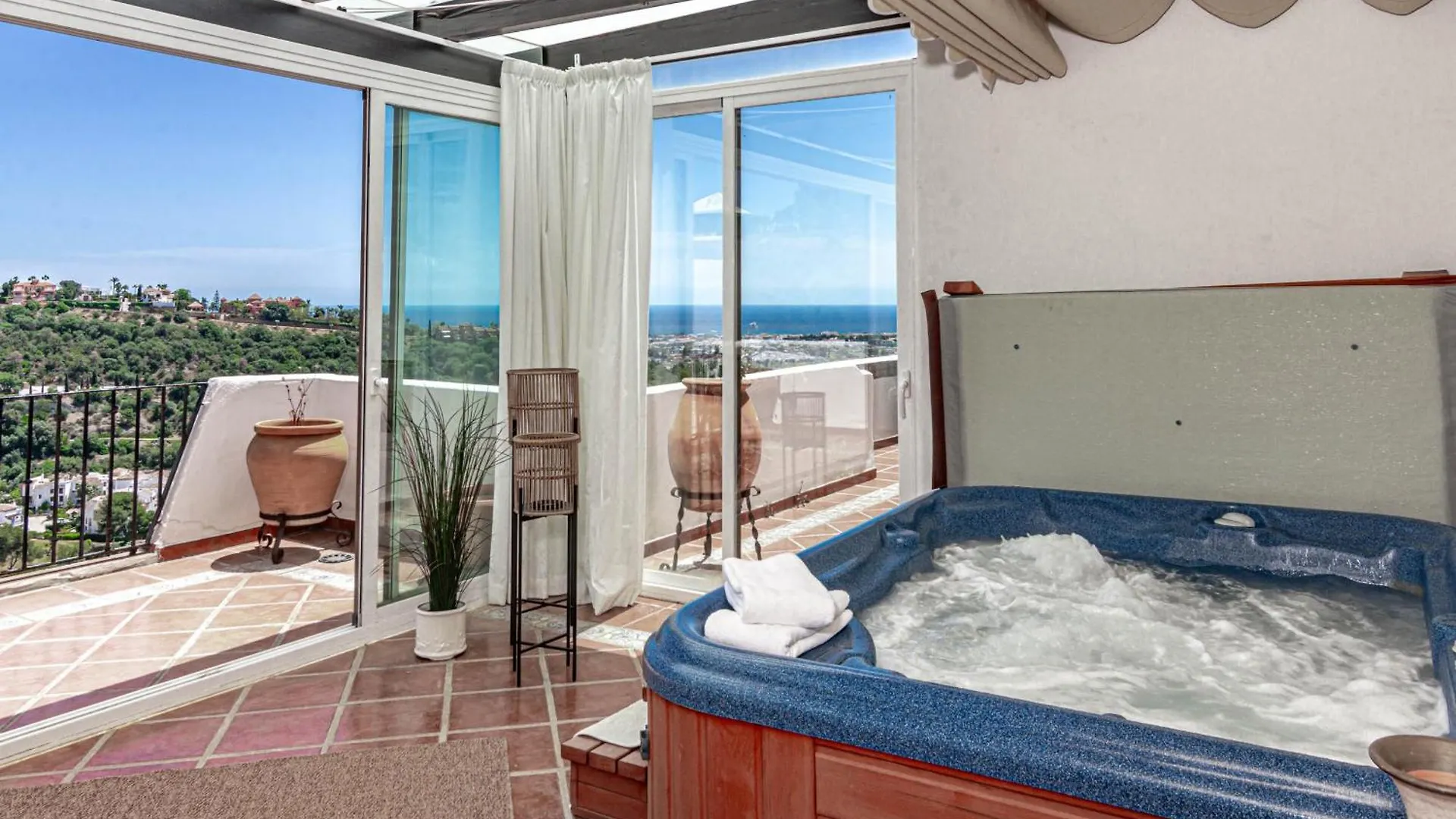 Lag - Spacious Townhouse With Private Jacuzzi And Marbella 0*,